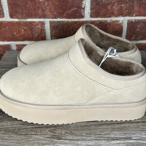 American Eagle Outfitters Slip-On Shoes, Size 7.5, Brand New